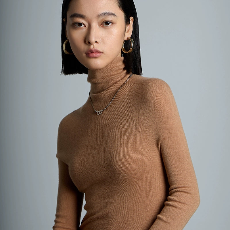 Seamless Cashmere-Silk Turtleneck - Second-Skin Softness, Elevated for Motion