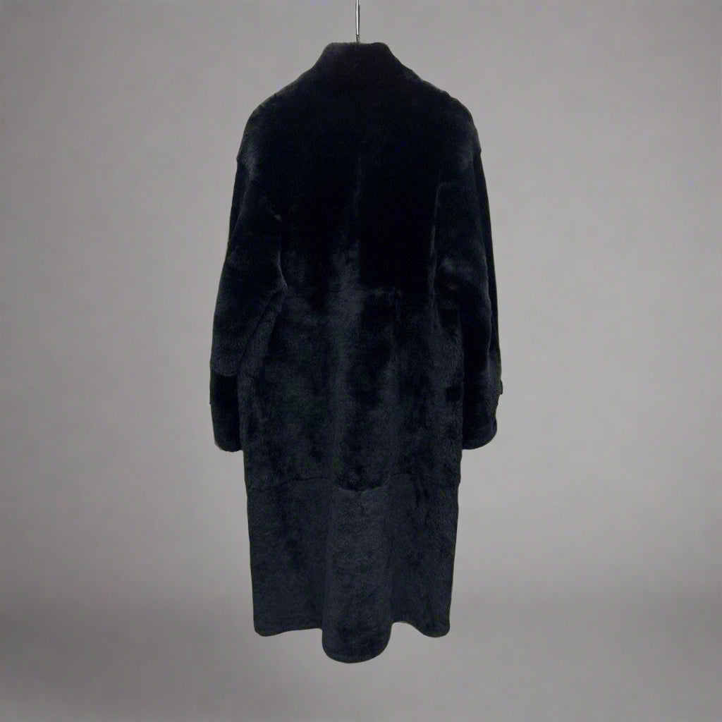 Full-Length Sheepskin Fur Coat - Timeless Craftsmanship, Elevated Warmth