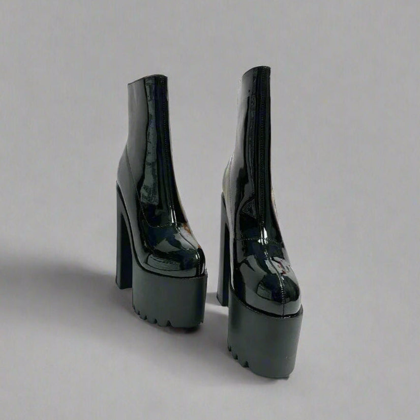 Unapologetically bold—make a statement with the Harley Platform Boot.