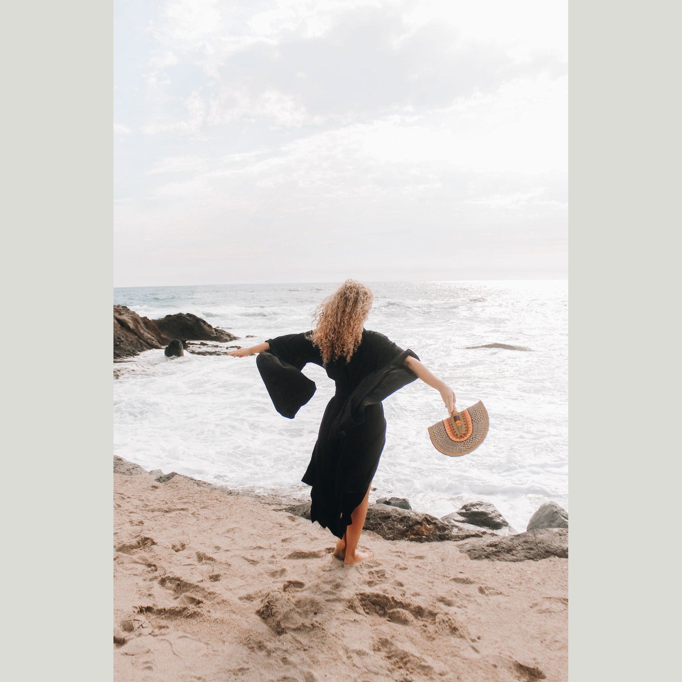 Modern black cotton kimono with oversized pockets 