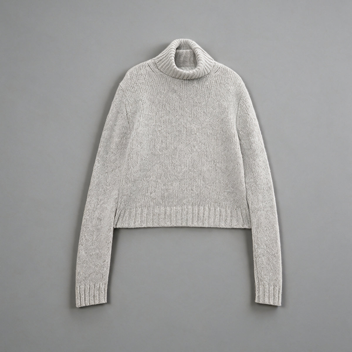 cashmere wool turtleneck sweater in light grey, front