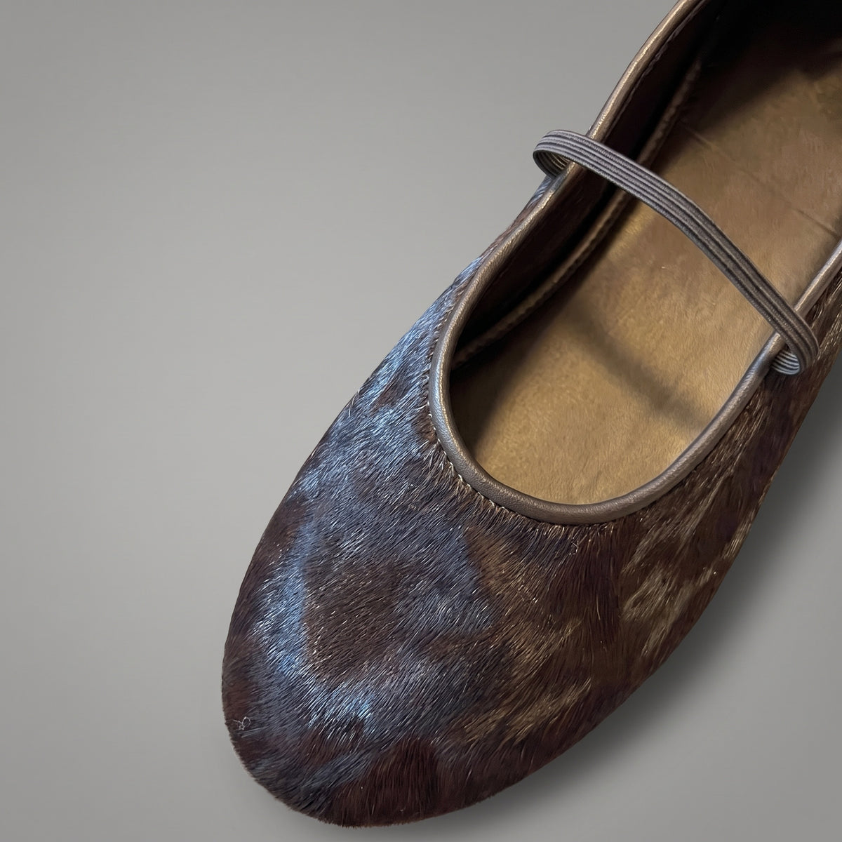 Black mary jane flats in mixed horsehair, toe and strap detail