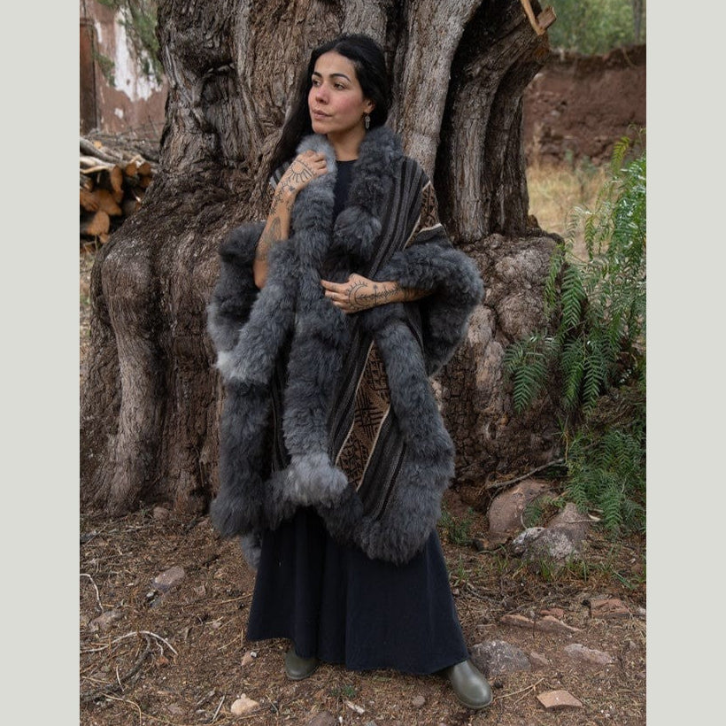 Handwoven by Peruvian women artisans using traditional techniques in the glacier peaks.