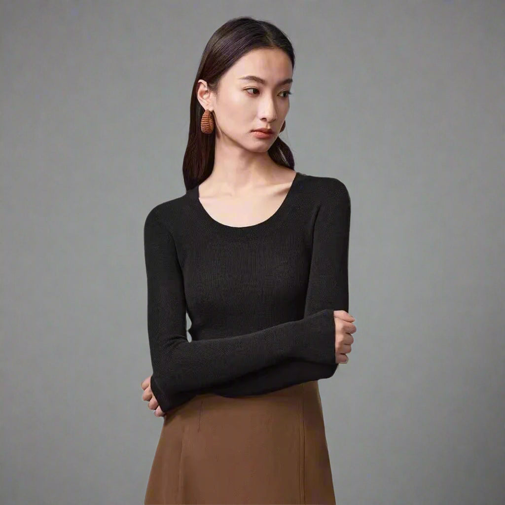Second-skin comfort—this black seamless knit base layer moves with you all day.