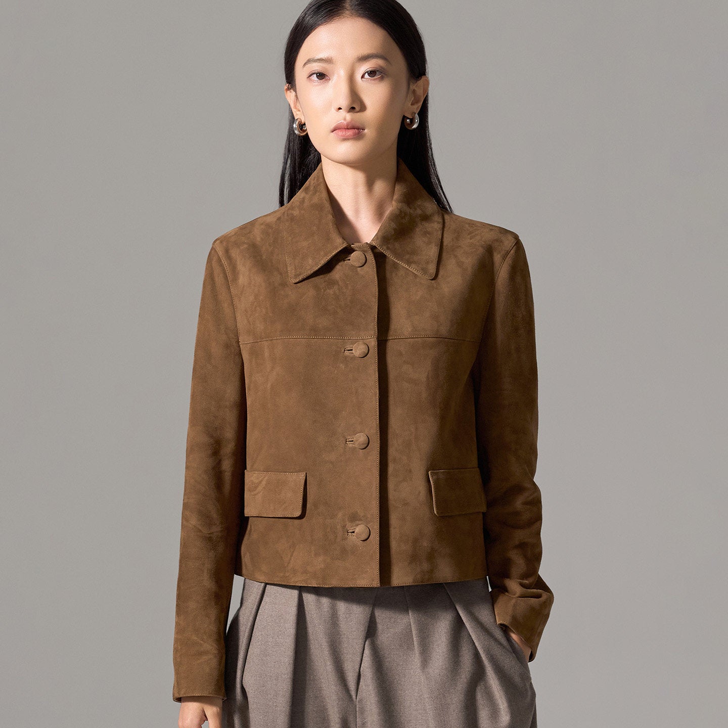 Cropped suede jacket with a small turn-down collar and leather horn buttons