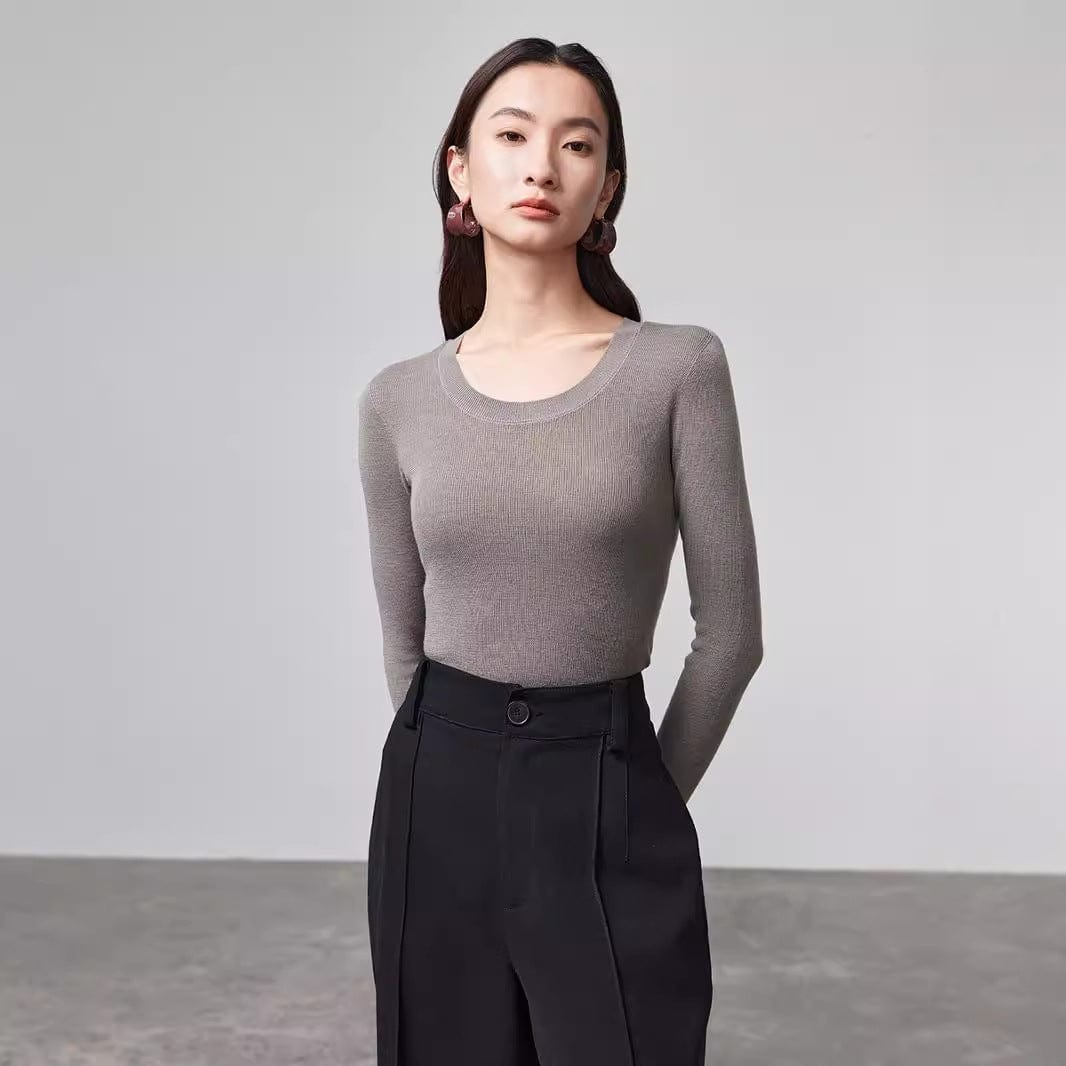 The perfect seamless knit base layer crafted from wool and silk.
