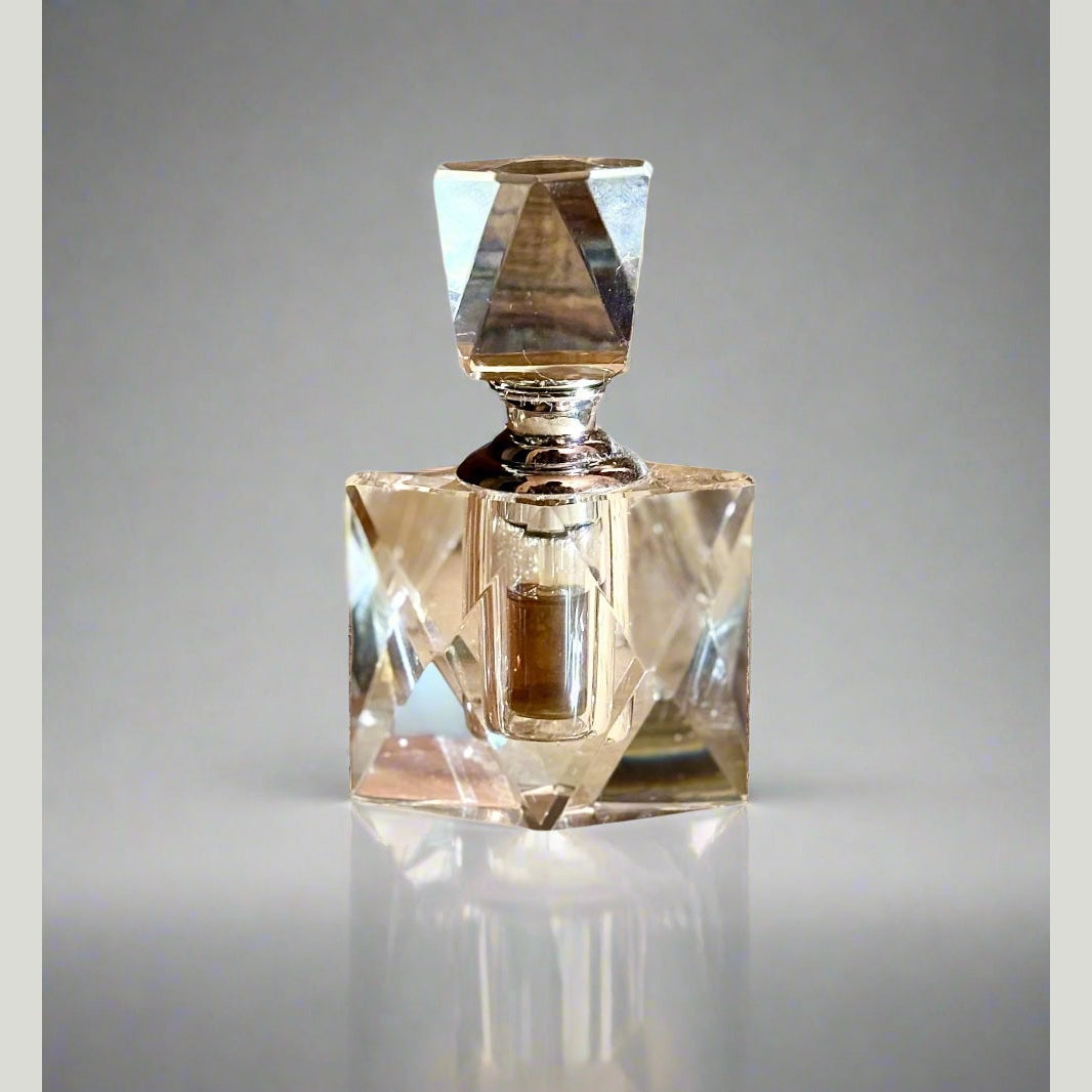 Elixir of Purity – Musk, Oud & Lavender Perfume in Cut Crystal