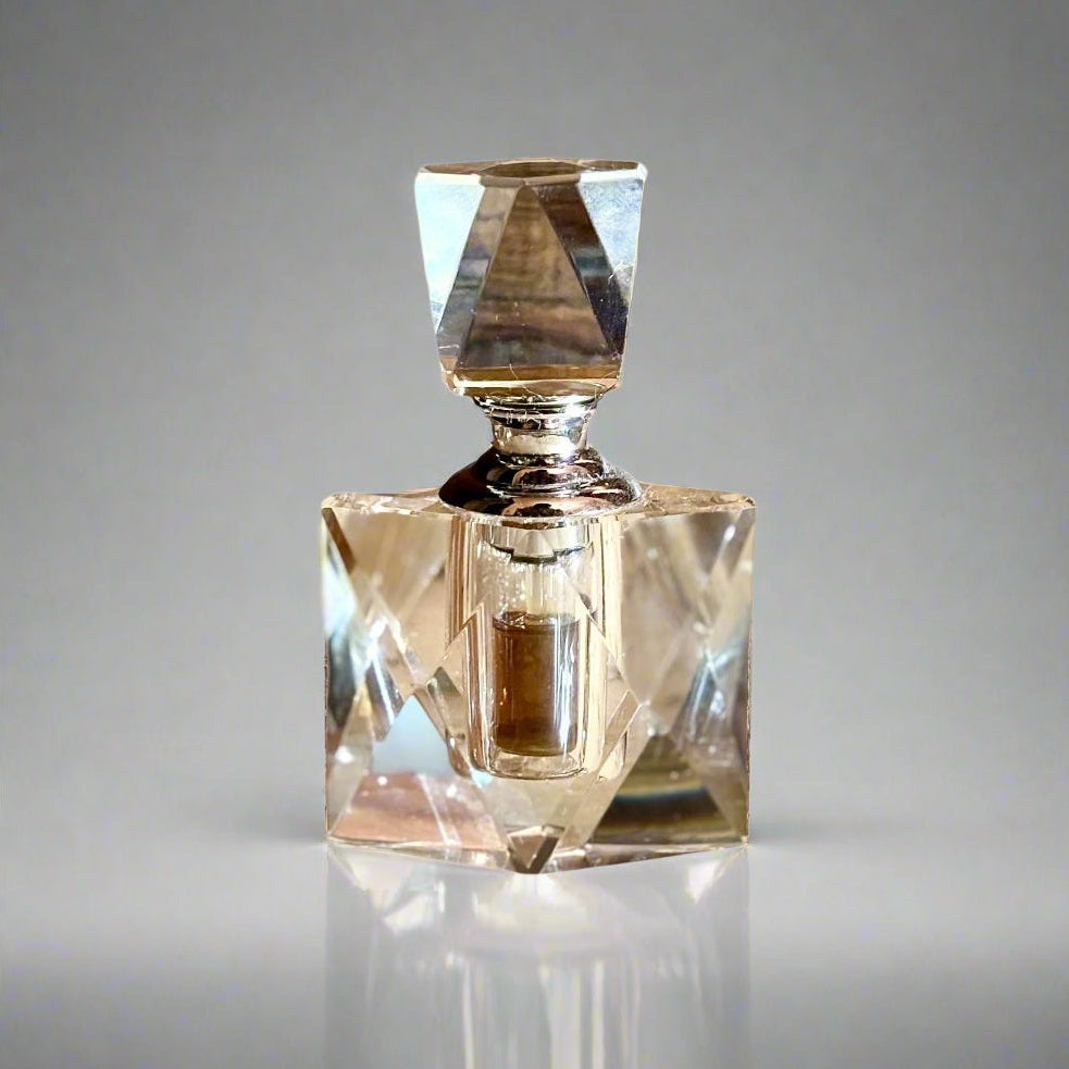 Elixir of Purity – Musk, Oud & Lavender Perfume in Cut Crystal
