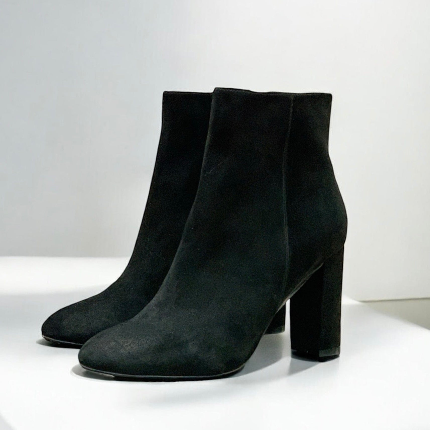 Suede block heel boots — detail